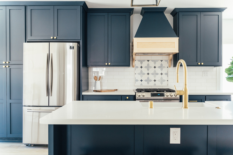 Backsplash Ideas for Dark Cabinets