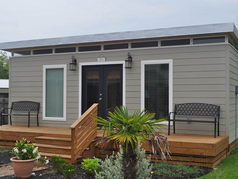 Modern Backyard House with bathroom